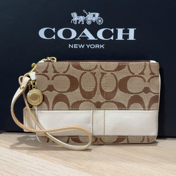 Coach Vintage Y2K Signature Khaki & Ivory Jacquard Small Wristlet Style 40028 - Picture 1 of 8